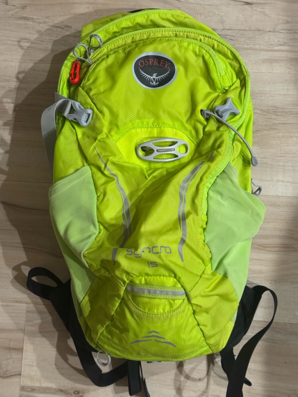 OSPREY Syncro 15 L Backpack Neon Yellow Green small airspeed light weight hiking